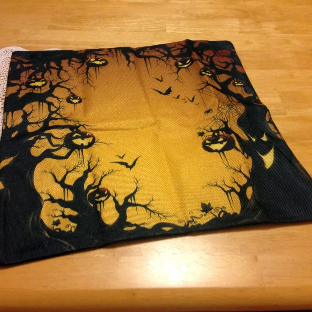 New Halloween decorative pillow cover, bats and scary pumpkins